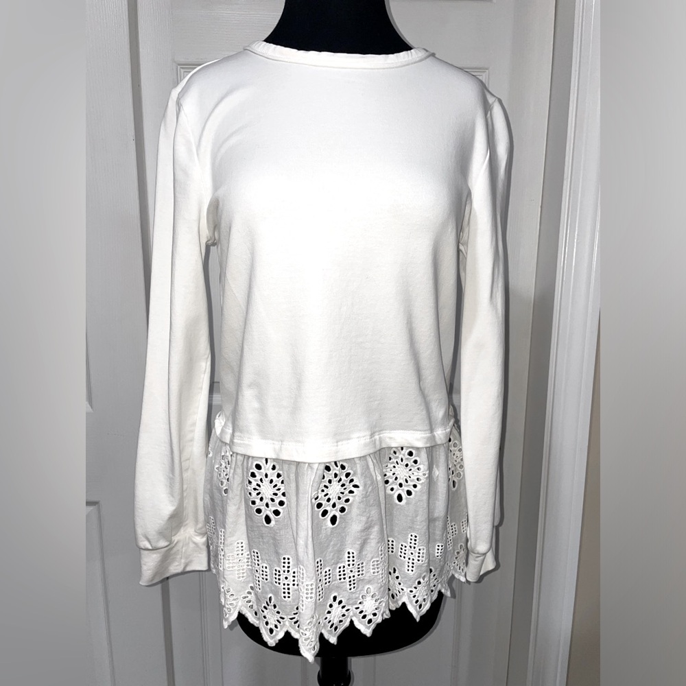 Marled by Reunited Clothing white top with eyelet skirt trim, small